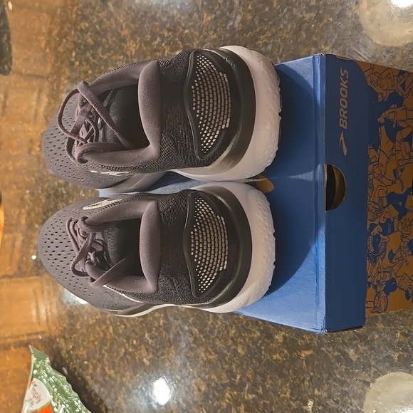 Brooks Ghost 16 Women Size 11 Medium B BNIB - Picture 4 of 8